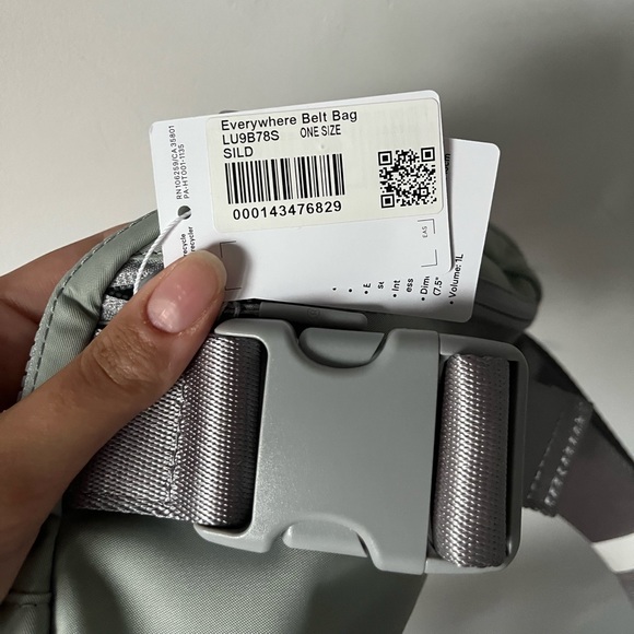 Lululemon Everywhere Belt Bag - Picture 3 of 3